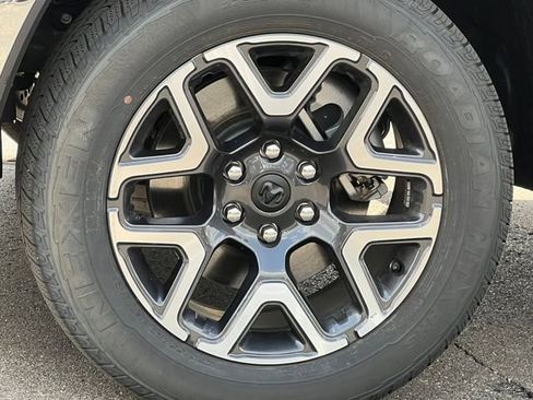 Used 2025 RAM 1500 Laramie w/ Advanced Safety Group II AWD/4WD image 11