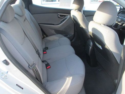 Used 2016 Hyundai Elantra SE image 11