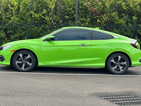 Used 2018 Honda Civic Touring image 7