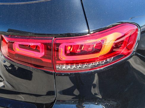 Used 2022 Mercedes-Benz GLB 250 image 10