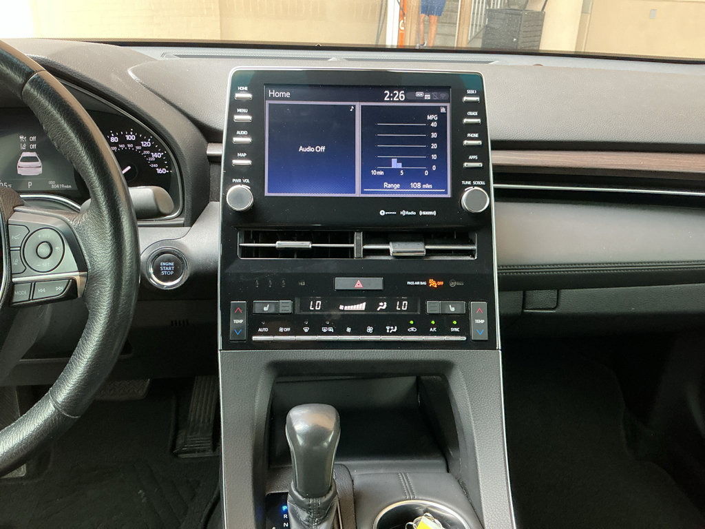 Used 2020 Toyota Avalon XLE w/ Moonroof Package FWD image 12