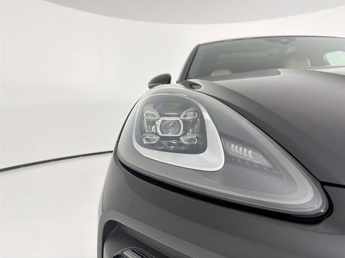 Certified 2023 Porsche Cayenne Platinum Edition AWD/4WD image 30