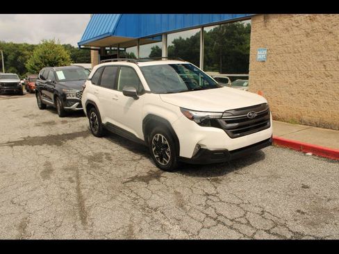Used 2025 Subaru Forester Premium AWD/4WD image 1