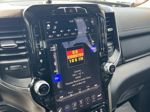 Used 2019 RAM 1500 Laramie image 12