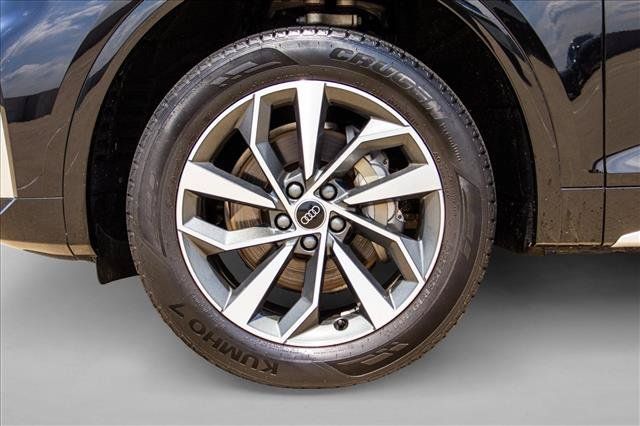 Used 2023 Audi Q5 2.0T Premium w/ Convenience Package AWD/4WD image 9