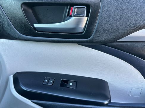 Used 2019 Toyota Highlander XLE image 20