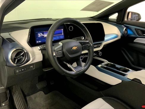 Used 2025 Chevrolet Equinox EV LT FWD image 14