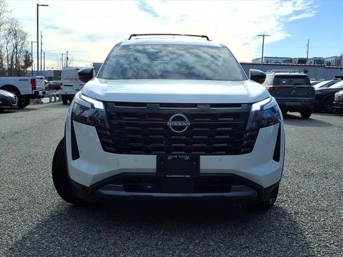 New 2026 Nissan Pathfinder SL image 2