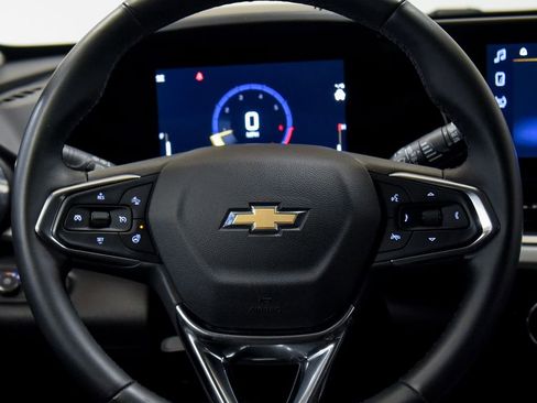 Used 2025 Chevrolet Trax LT w/ LT Convenience Package image 27