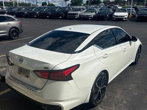 Used 2023 Nissan Altima 2.5 SR w/ SR Premium Package FWD image 2