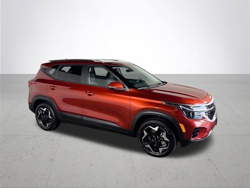 Certified 2025 Kia Seltos S AWD/4WD image 5