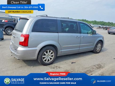 Used 2015 Chrysler Town & Country Touring FWD image 4