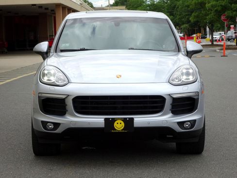 Used 2017 Porsche Cayenne Platinum Edition image 2