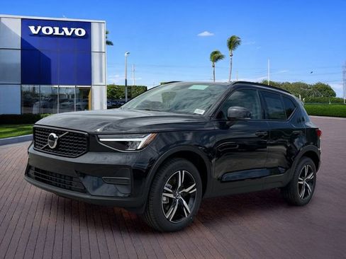 New 2026 Volvo XC40 B5 Core AWD/4WD image 3