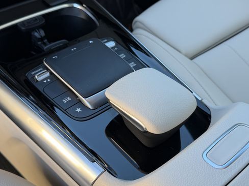 Certified 2022 Mercedes-Benz GLA 250 4MATIC image 24