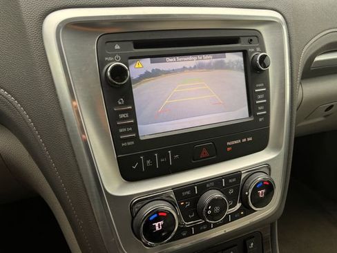 Used 2015 GMC Acadia SLT image 16
