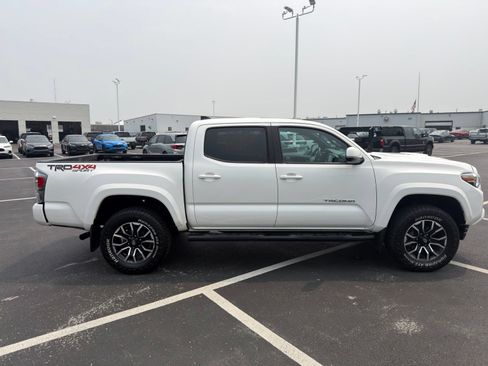 Used 2021 Toyota Tacoma TRD Sport AWD/4WD image 7