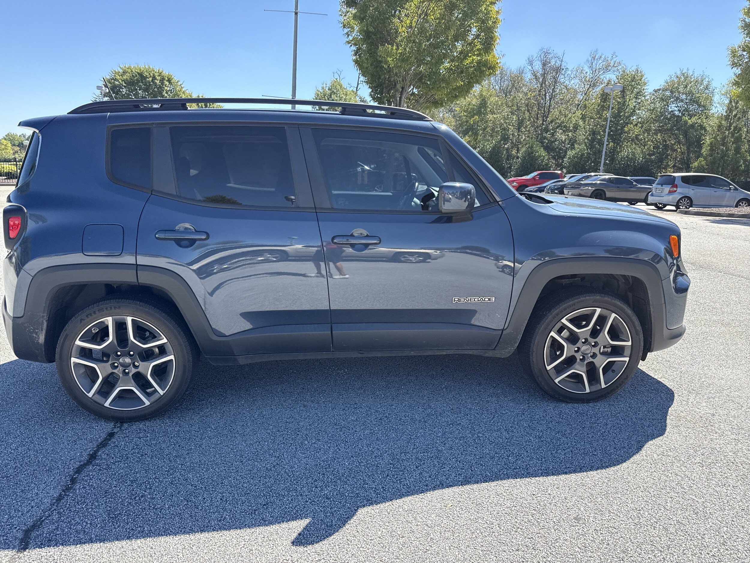 Used 2020 Jeep Renegade Latitude w/ Cold Weather Group AWD/4WD image 5