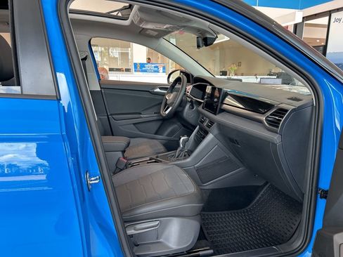 Used 2025 Volkswagen Taos SE image 33