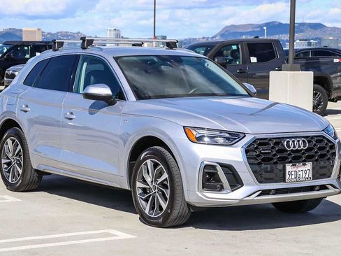 Used 2023 Audi Q5 2.0T Premium w/ Convenience Package image 3