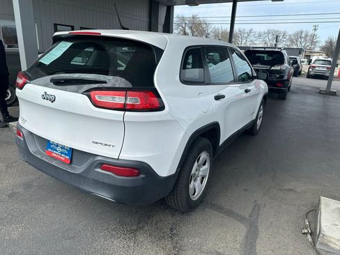 Used 2014 Jeep Cherokee Sport image 5