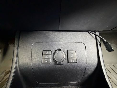 Used 2013 Toyota Prius Plug-In Hybrid image 52