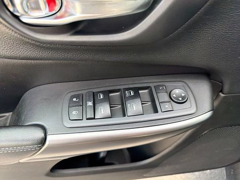 Used 2019 Jeep Cherokee Latitude Plus w/ Cold Weather Group AWD/4WD image 23