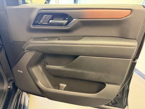 Used 2025 GMC Yukon Denali AWD/4WD image 36
