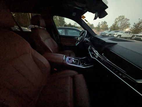 Used 2024 BMW X7 xDrive40i w/ M Sport Package image 9
