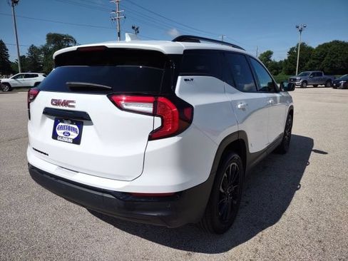 Used 2024 GMC Terrain SLT w/ Elevation Edition FWD image 5