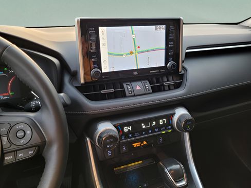 Used 2021 Toyota RAV4 Limited image 26