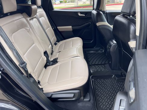 Used 2020 Ford Escape Titanium image 20