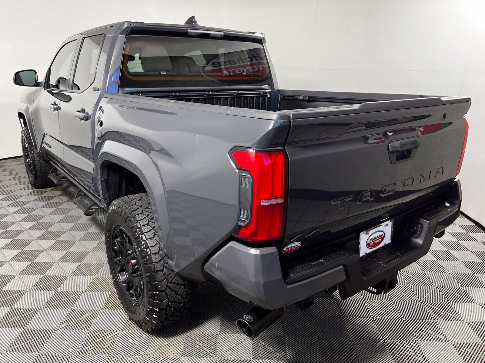 Certified 2025 Toyota Tacoma SR5 AWD/4WD image 7