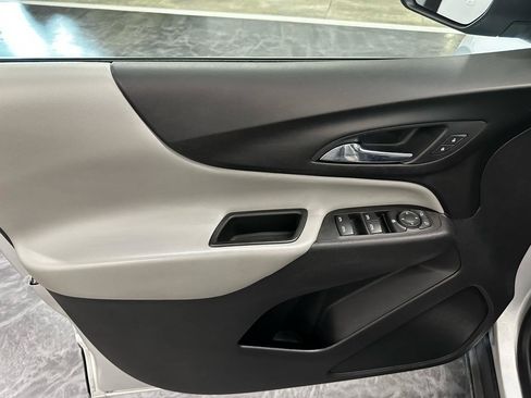 Used 2021 Chevrolet Equinox LS w/ LS Convenience Package image 9