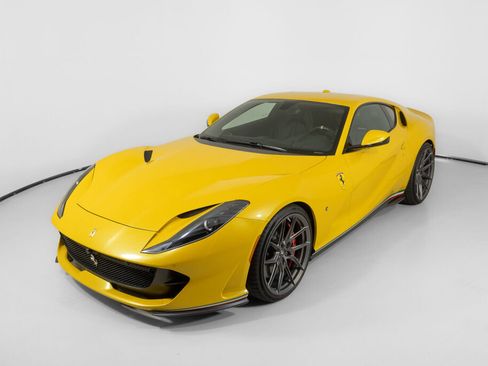 Used 2018 Ferrari 812 Superfast RWD image 28