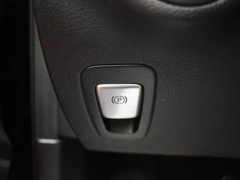 Used 2019 Mercedes-Benz C 300 4MATIC Sedan image 22
