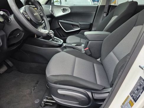 Certified 2025 Kia Soul LX w/ LX Technology Package FWD image 19