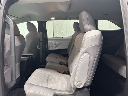 Used 2025 Toyota Sienna LE image 47