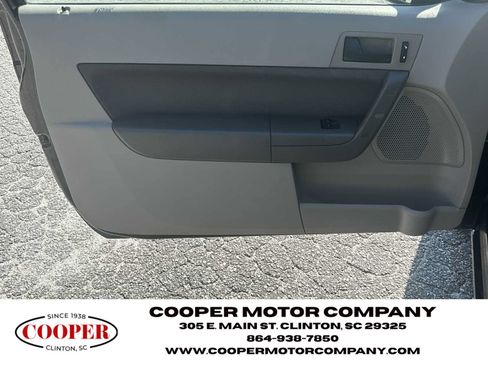 Used 2010 Ford Focus SE FWD image 12