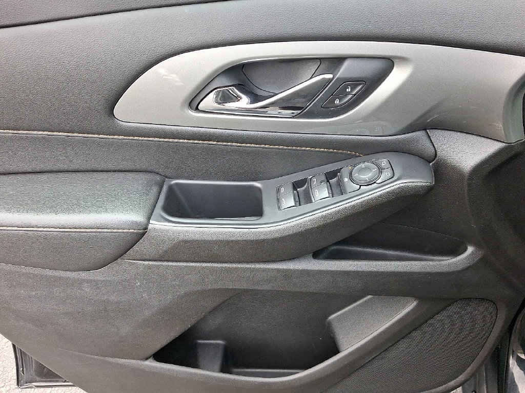 Used 2021 Chevrolet Traverse LS FWD image 14