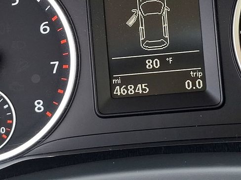 Used 2013 Volkswagen Tiguan SE FWD image 18