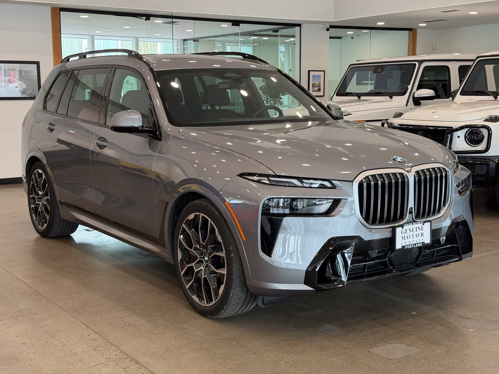 Used 2023 BMW X7 xDrive40i w/ M Sport Package AWD/4WD image 3