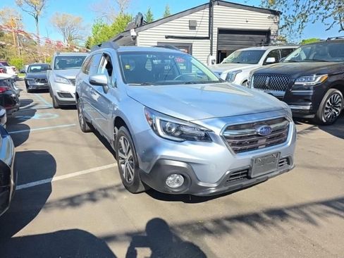 Used 2018 Subaru Outback 2.5i Limited AWD/4WD image 3