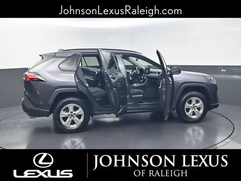 Used 2021 Toyota RAV4 LE AWD/4WD image 34