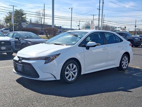 Used 2024 Toyota Corolla LE image 3