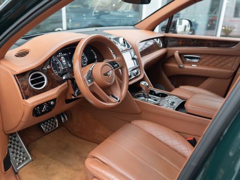 Used 2017 Bentley Bentayga image 8