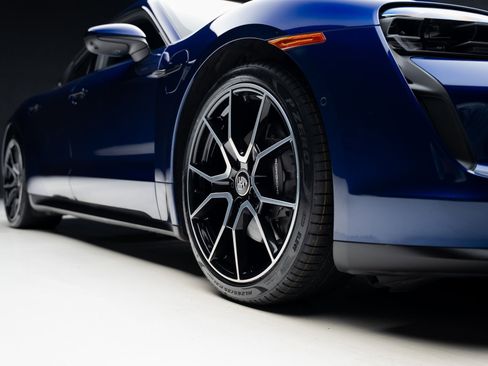 Used 2023 Porsche Taycan w/ Premium Package image 74