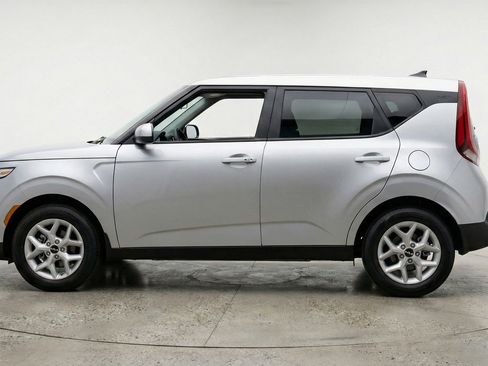 Used 2025 Kia Soul LX w/ LX Technology Package FWD image 5