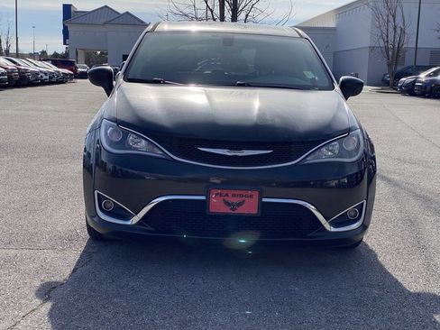 Used 2017 Chrysler Pacifica Touring Plus image 2