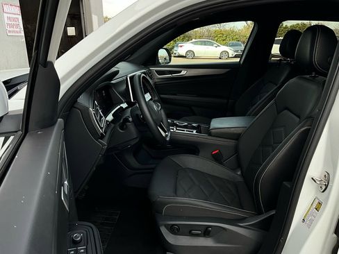 Used 2025 Volkswagen Atlas Cross Sport SE image 10
